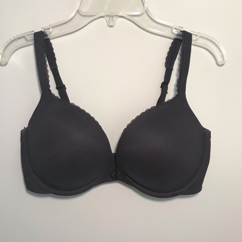 ||VICTORIA SECRET BLACK PUSH-UP BRA W RUFFLES||